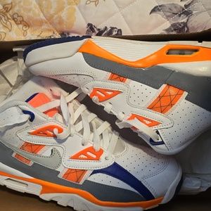 Nike gym shoes size 4y